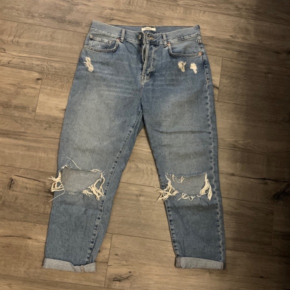 Forever 21 Boyfriend Ripped at Knee Jeans - Picture 3 of 3
